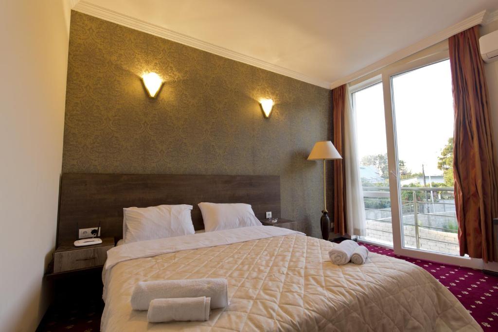 Orange Hotel room 2
